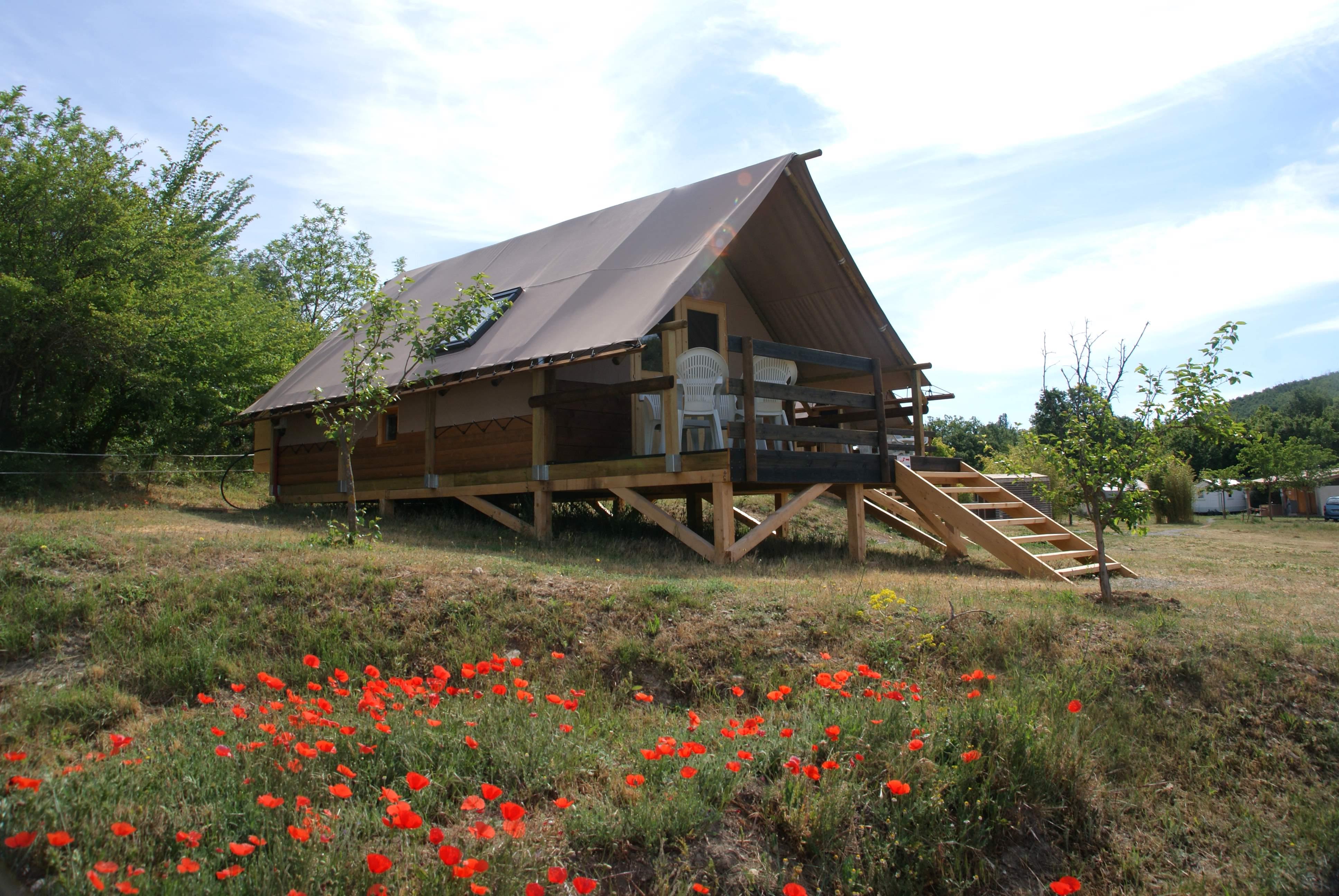Accommodation - Wooden Cabin Trappeur 24M² Confort 2 Bedrooms + Air-Conditionning - Flower Camping La Beaume