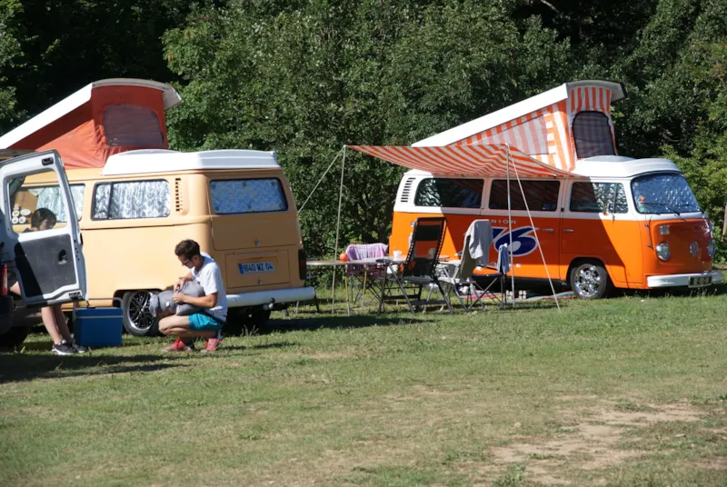 Forfait Confort (1 Tente, Caravane Ou Camping-Car / 1 Voiture / Électricité 6A)