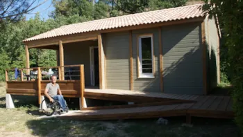 Mietunterkunft - Chalet 35M² Confort+ 2 Zimmer - Überdachte Terrasse (Behindertengerechtes) - Flower Camping La Beaume