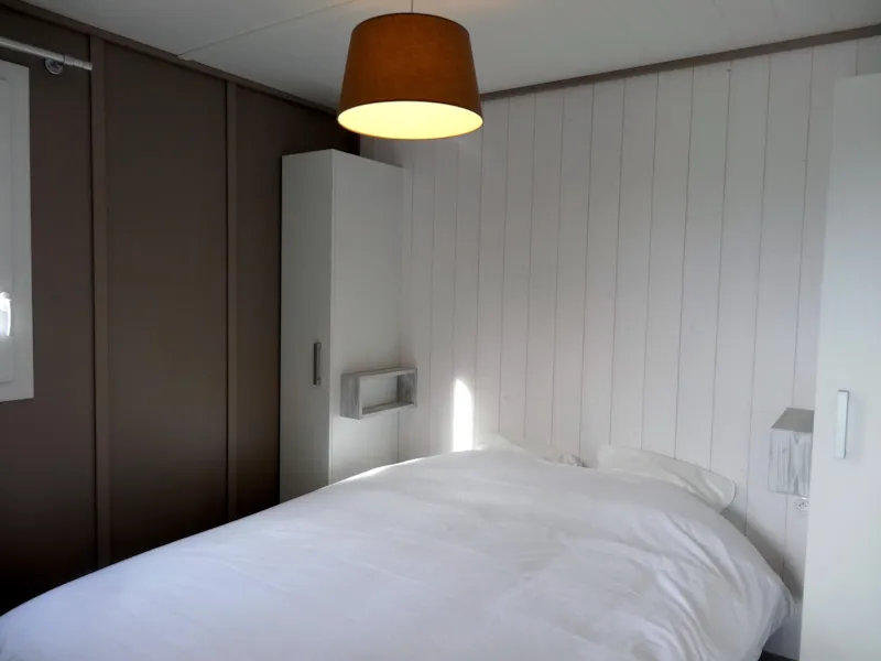 Chalet 32M² Premium - 2 Chambres + Terrasse Semi-Couverte + Tv + Lv + Climatisation