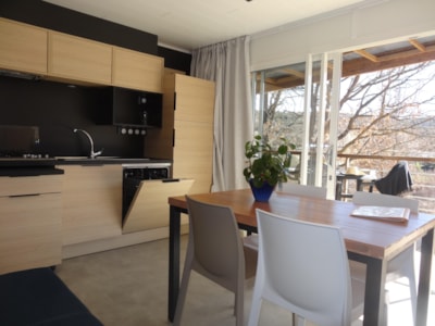 Chalet 32m² PREMIUM - 2 bedrooms + semi-covered terrace + TV + dishwasher + air conditioning