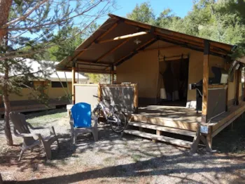 Mietunterkunft - Zelt Safari 30M² Confort 2 Zimmer + Überdachte Terrasse - Flower Camping La Beaume