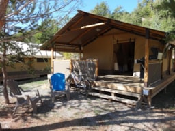 Accommodation - Tent Safari 30 M² Confort 2 Rooms + Covered Terrace - Flower Camping La Beaume