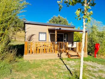 Mietunterkunft - Hütte Premium 28M² 2 Zimmer/ Halbüberdachte Terrasse / Klimaanlage/ Tv - Flower Camping La Beaume
