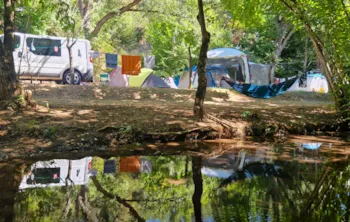Stellplatz - Stellplatz Nature (Zelt, Wohnwagen, Wohnmobil / 1 Auto) - Flower Camping La Beaume
