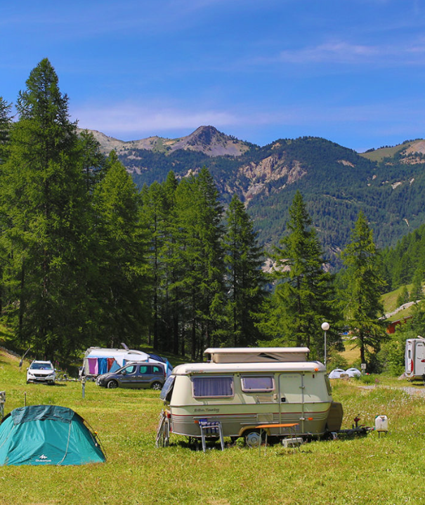 Forfait camping (emplacement, 2 personnes, 1 véhicule)