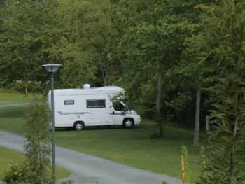 Emplacement - Forfait Camping-Car (Emplacement Avec Camping Car, Sans Électricité (+Optionnelle), 2 Pers Incluses) - Camping Seasonova Les Plages de Loire