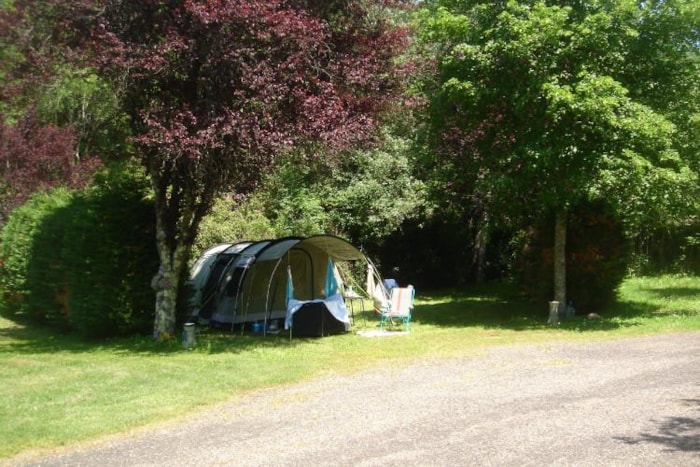 Emplacement Tente, Caravane Ou Camping-Car + 1 Voiture
