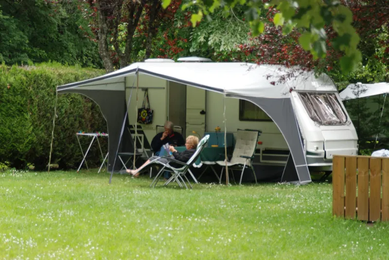 Emplacement Tente, Caravane Ou Camping-Car + 1 Voiture