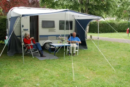 Piazzola : 1 Auto + Tenda, Roulotte O Camper