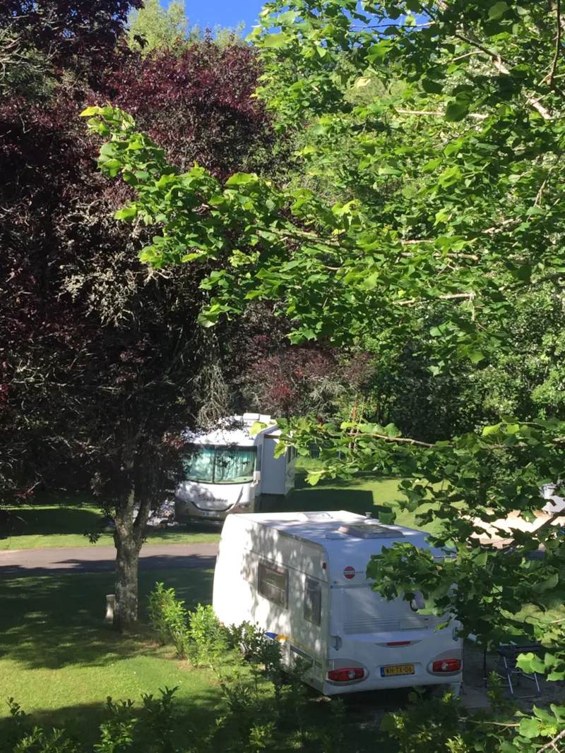 Emplacement Tente, Caravane Ou Camping-Car + 1 Voiture