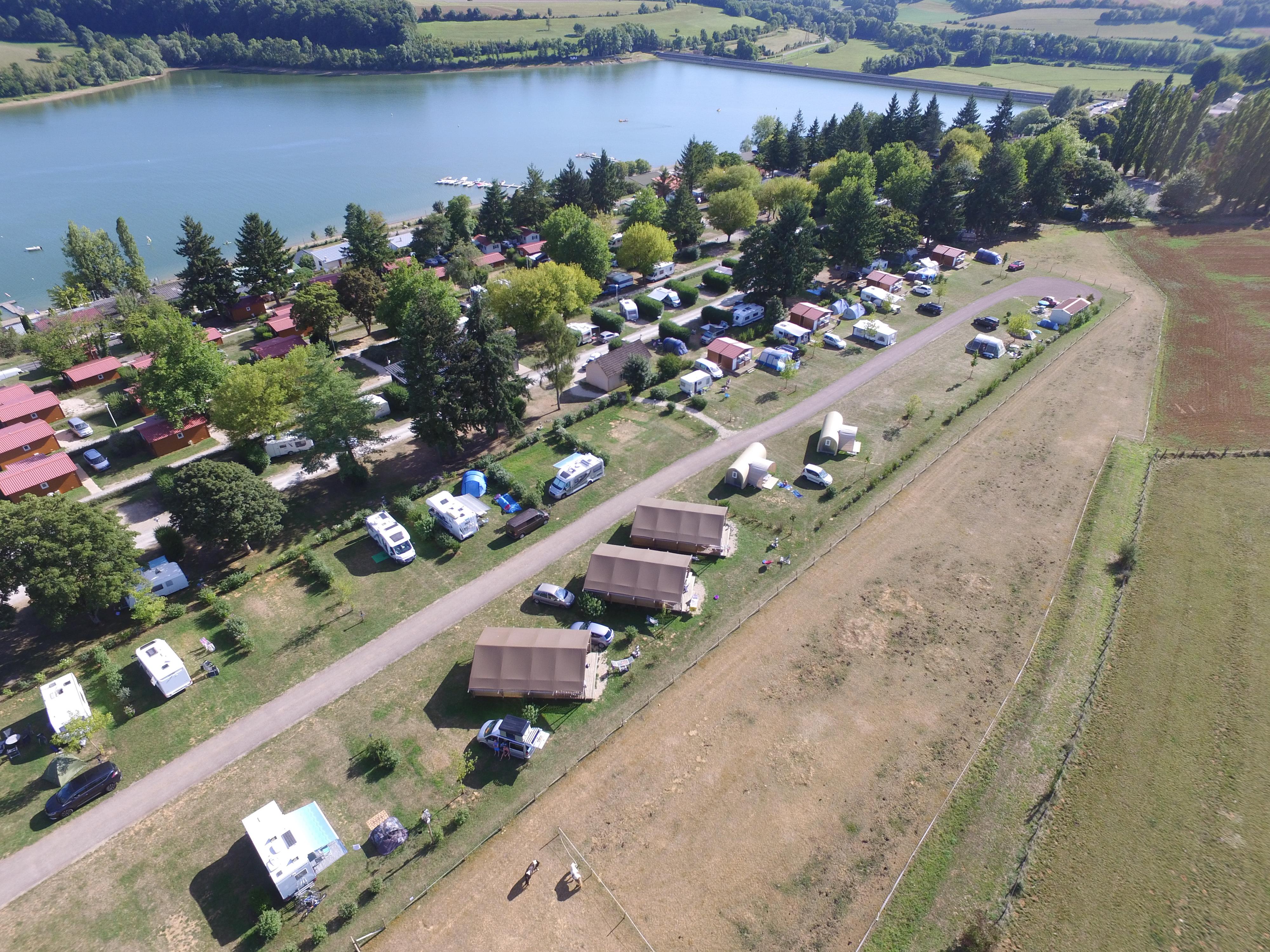 Emplacement - Emplacement Grand Confort - Camping Lac de la Liez