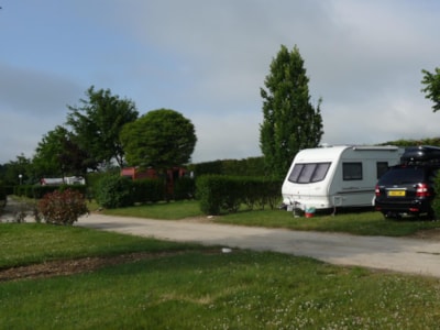 COMFORT CARAVAN OR CAMPING CAR SITE - 1 PERSON INCLUDED ,WIFI INCLUDED