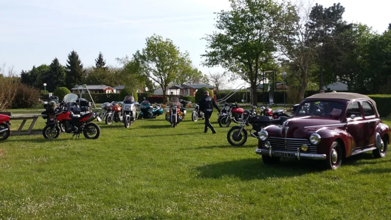 Emplacement : Cycle/Moto/Ou Randonneur Avec Toile De Tente