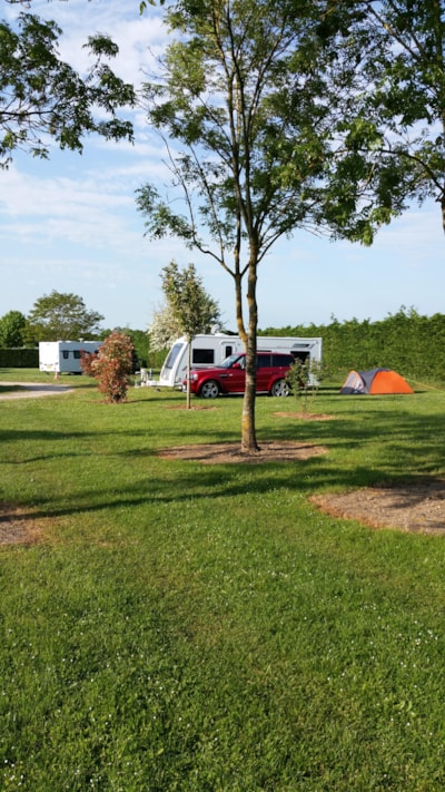 COMFORT CARAVAN OR CAMPING CAR SITE - 1 PERSON INCLUDED ,WIFI INCLUDED