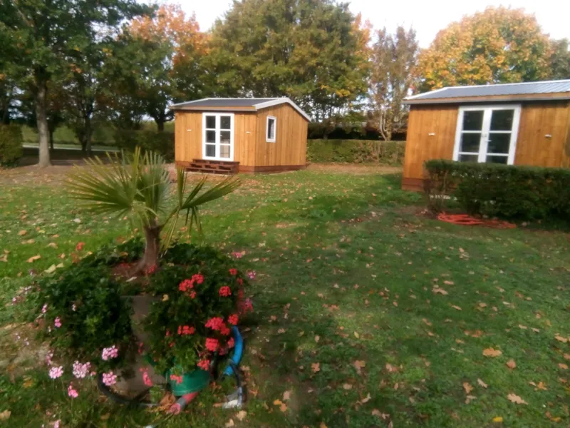 Tithome (Notre Low Cost) 2 Ch 3/4 Pers Sans Salle De Bain, À Mi Chemin Entre  Cabane Et  Mobil Home