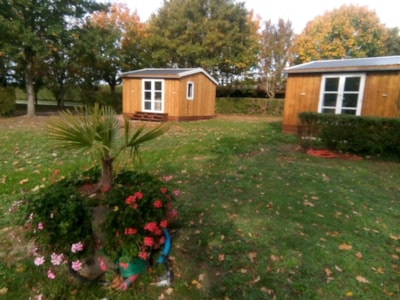 TITHOME (our low cost) 2 bedrooms without bathroom, halfway between cabin and mobile home