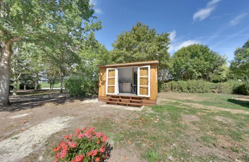 Tithome (Notre Low Cost) 2 Ch 3/4 Pers Sans Salle De Bain, À Mi Chemin Entre  Cabane Et  Mobil Home