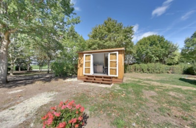 TITHOME (our low cost) 2 bedrooms without bathroom, halfway between cabin and mobile home
