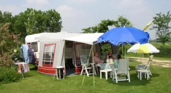 Stellplatz - Stellplatz Wohnwagen/Großes Zelt/Zeltwagen + Strom Und Auto - Mini Camping Warnstee