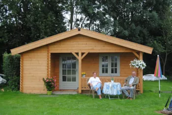 Mietunterkunft - Holzhütte Luxe Mit Sanitäranlagen - Mini Camping Warnstee