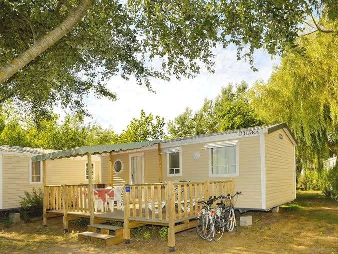 Mietunterkunft - Mobilheim Standard 27.5M² (2 Zimmer) + Halbüberdachte Terrasse - Flower Camping Le Bois d'Amour