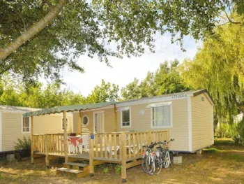 Mietunterkunft - Mobilheim Standard 27.5M² (2 Zimmer) + Halbüberdachte Terrasse - Flower Camping Le Bois d'Amour