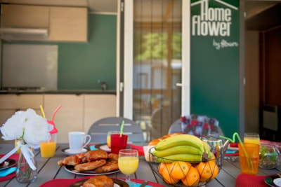 Homeflower Premium 29m² (2 bedrooms) + AIR CONDITIONING + covered terrace + TV + sheets + towels