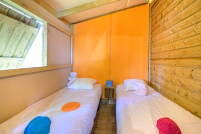 Cabin Sweetflower Comfort 43m² (2 bedrooms) + half covered terrace 11m² + TV