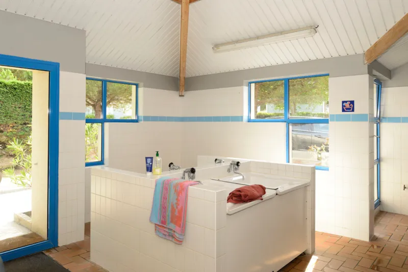 Forfait Confort (1 Tente, Caravane Ou Camping-Car / 1 Voiture / Électricité 10A)