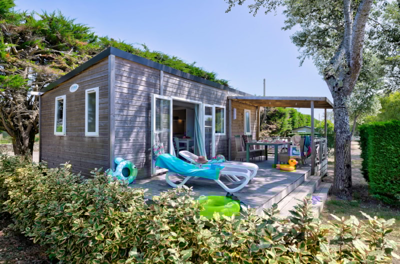 Stacaravan Premium 30m²(2 slaapkamers) + AIR CONDITIONING + terras + TV + Inclusief lakens