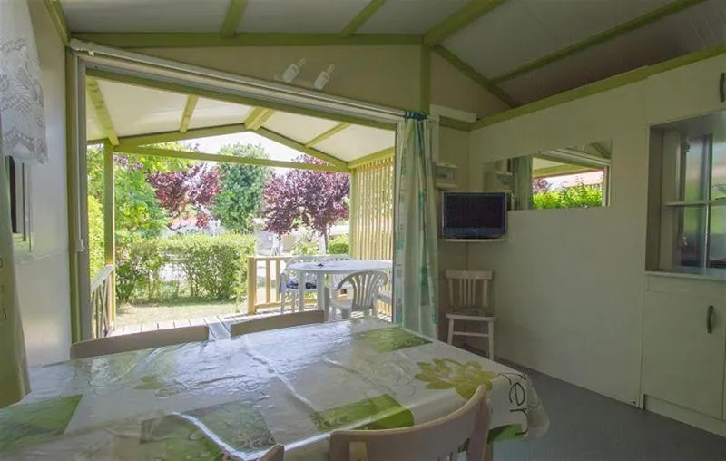 Chalet Morea Avec Terrasse Couverte Tv