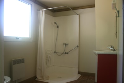 Chalet PMR pour personne à mobilité réduite TV — 6