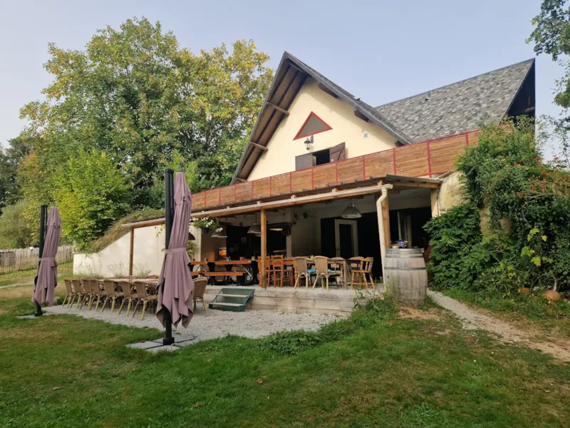 Emplacement M 85-99M²