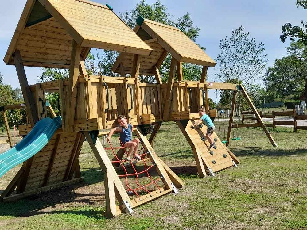 Camping L'Ile aux Mille Charmes — Photo 8