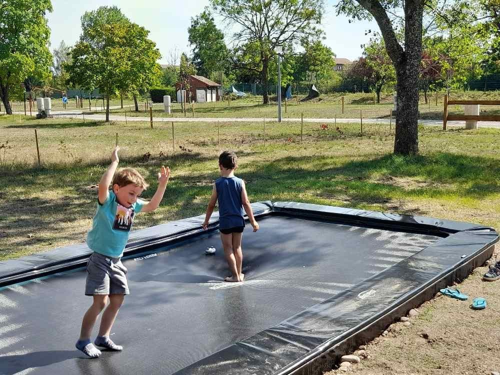 Camping L'Ile aux Mille Charmes — Photo 10