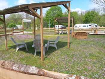 Emplacement - Emplacement Cyclistes, Randonneurs, Motards - Camping L'Ile aux Mille Charmes