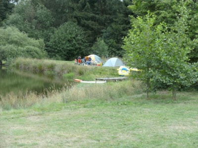 Nature pitch for small tent (max. 4m²) next to swimming lake (no car) — 3