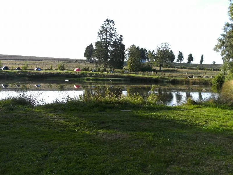 Emplacement - Place Naturel Pour Petite Tente (Max. 4M²) À Côté Du Lac De Baignade (Zône Piéton) - Aux Sources de Lescheret