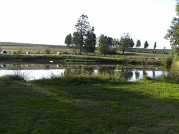 Stellplatz - Naturplatz Fur Kleines Zelt (Max. 4M²) Am See Zum Schwimmen (Kein Auto) - Aux Sources de Lescheret