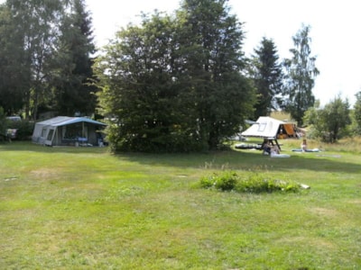 Pitch incl. 1 car/motorbike — 2