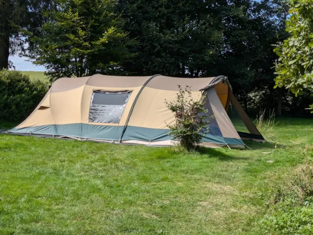 Location - Tente Tunnel 25M2 Sans Sanitaires Privés - Aux Sources de Lescheret