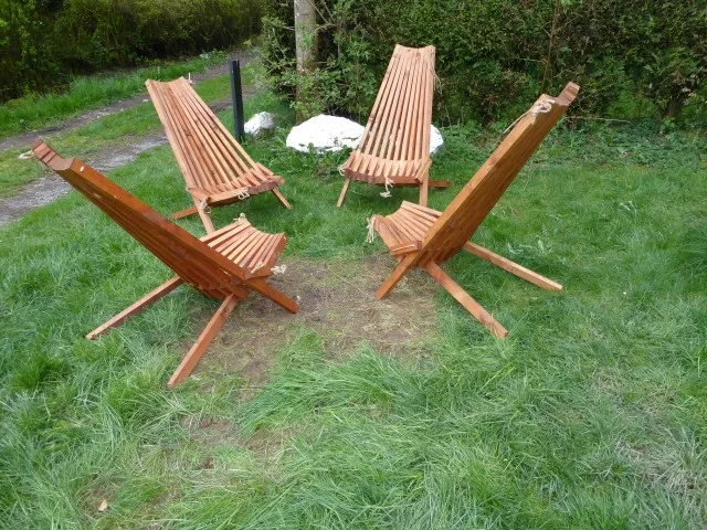 Chalet En Bois Avec Un Toit En Toile.