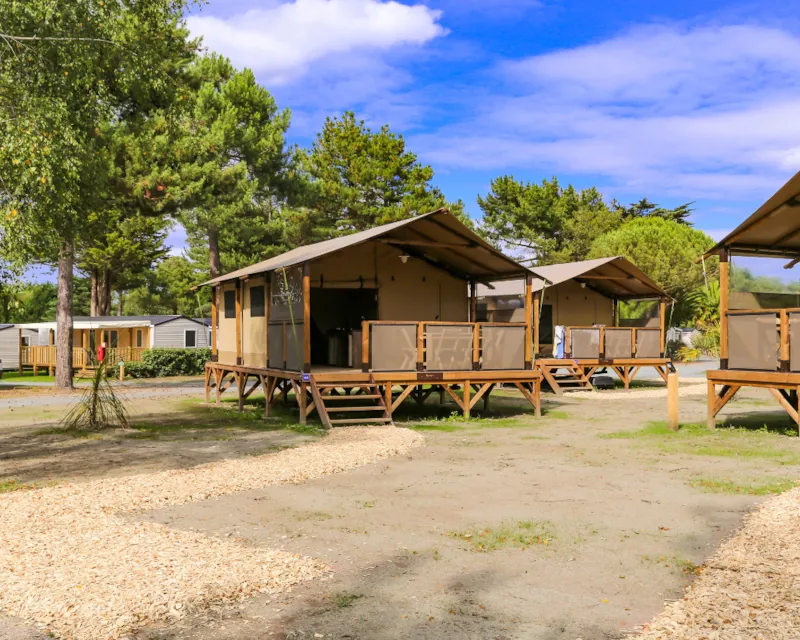 Tente Lodge Confort 34M² (2 Chambres) - Avec Sanitaires