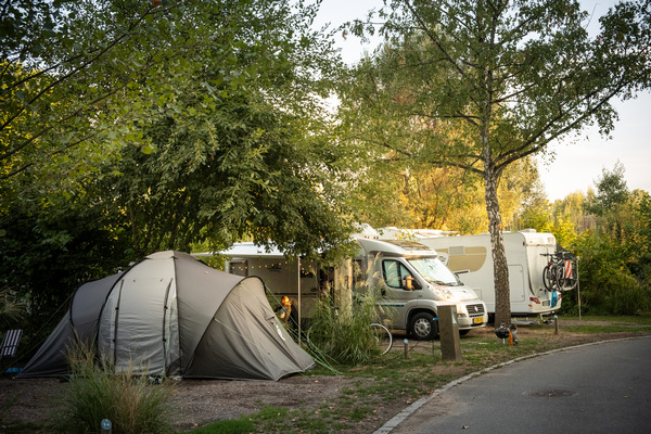 Emplacement - Crecy La Chapelle : Emplacement - Double Essieux Interdits - Camping Country Park Crecy la Chapelle
