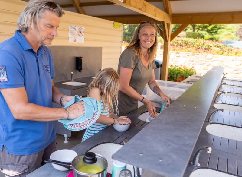 Emplacement Pour 2 Personnes Avec Électricité Et Voiture