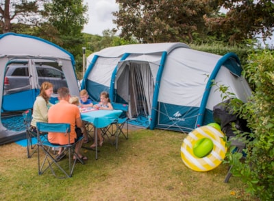 Campingpitch including 2 people, electricity and car
