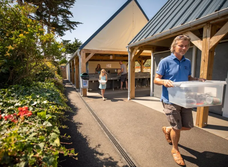 Emplacement Pour 2 Personnes Avec Électricité Et Voiture