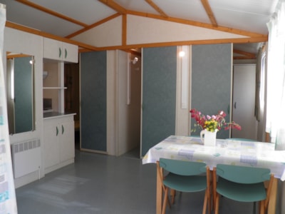 Bungalow — 2