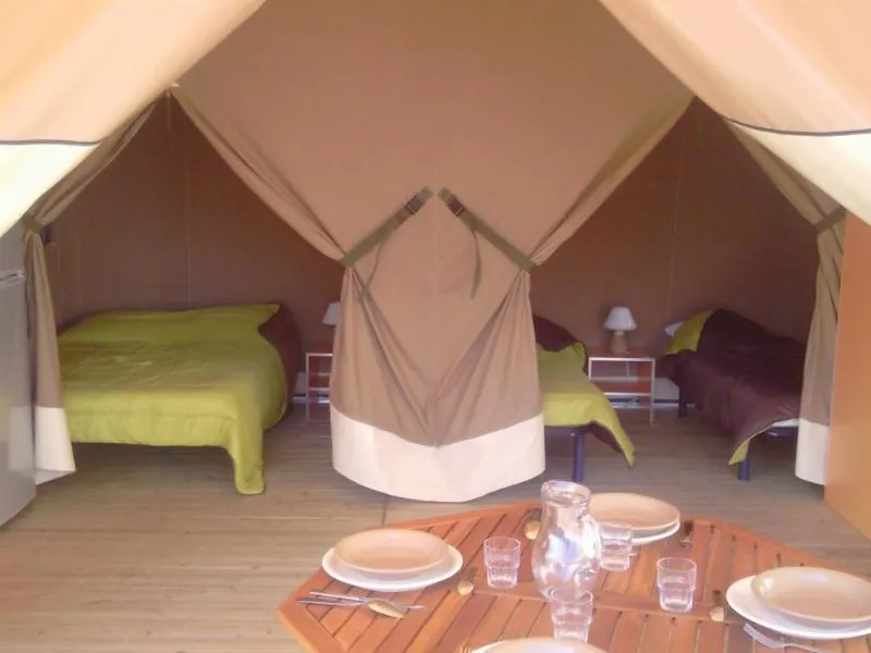 Mietunterkunft - Lodge Zelt Iris - Camping **La Clé des Champs